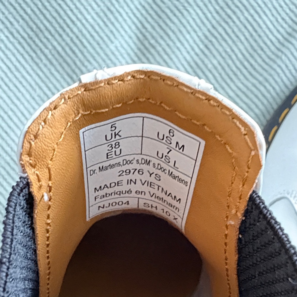 Dr Martens 2976 Yellow Stitch Smooth Leather Chelsea Boots Size 7 - Picture 2 of 5